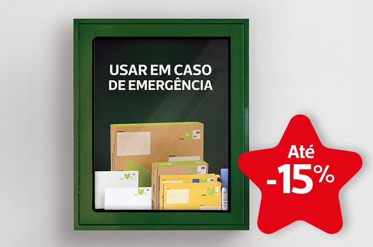 Diversas caixas de Correio verde dentro de uma caixa de emergência. Estrela Encarnada com desconto até 15 %